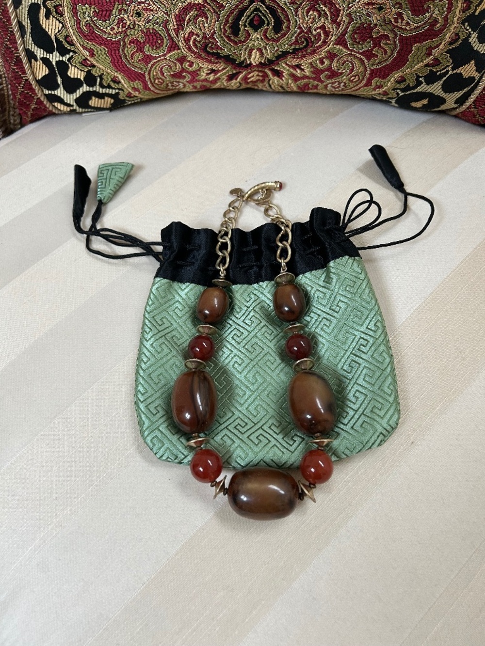 BEAUTIFUL NATURAL RARE STONE NECKLACE NEW